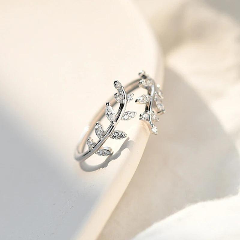Silver Delicate Leaf Ring - Fashionista Finesse