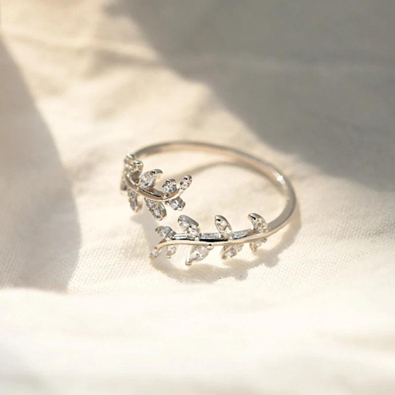 Silver Delicate Leaf Ring - Fashionista Finesse