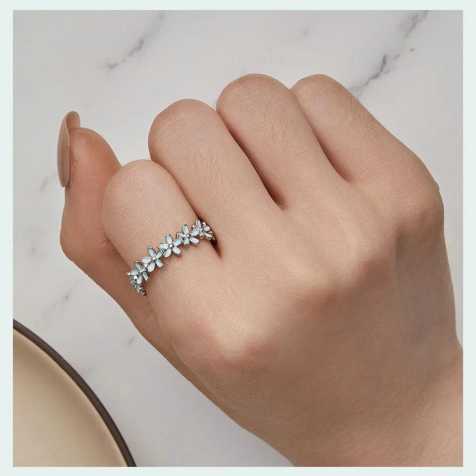 Wreath Style Finger Ring - Fashionista Finesse